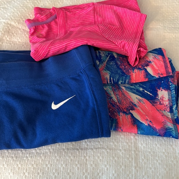 Worn out wear. 3 Pieces. Worn but good condition. All Pieces are size M - Picture 1 of 13